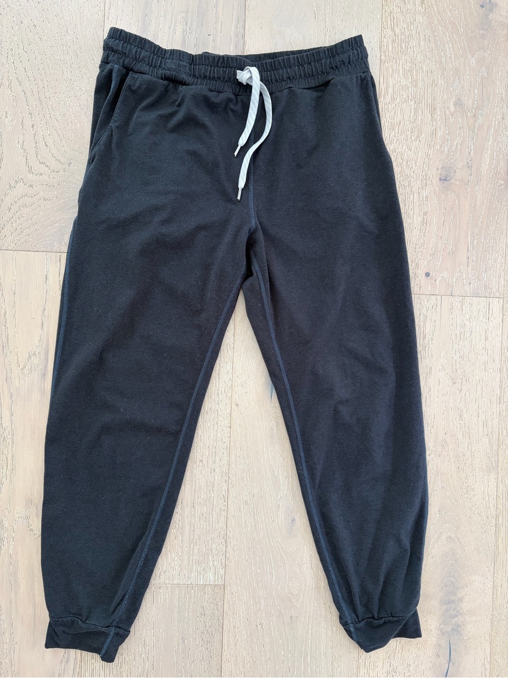 Vuori Women’s Charcoal Jogger Pants sz S